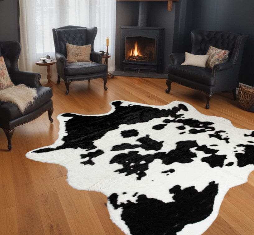 5' X 8' Black and White Hand Knotted Area Rug - Homeroots - Flyclothing LLC