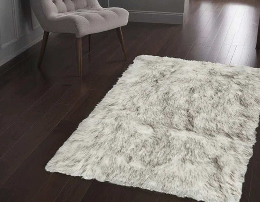 3' X 5' Gray Faux Fur Area Rug - Homeroots - Flyclothing LLC