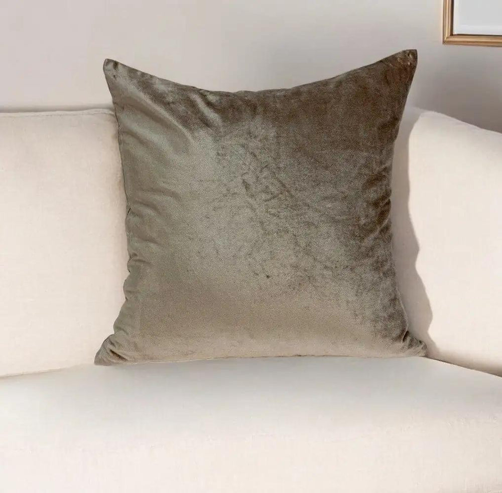 18" X 7" X 18" Transitional Taupe Solid Pillow Cover With Poly Insert - Homeroots - Flyclothing LLC