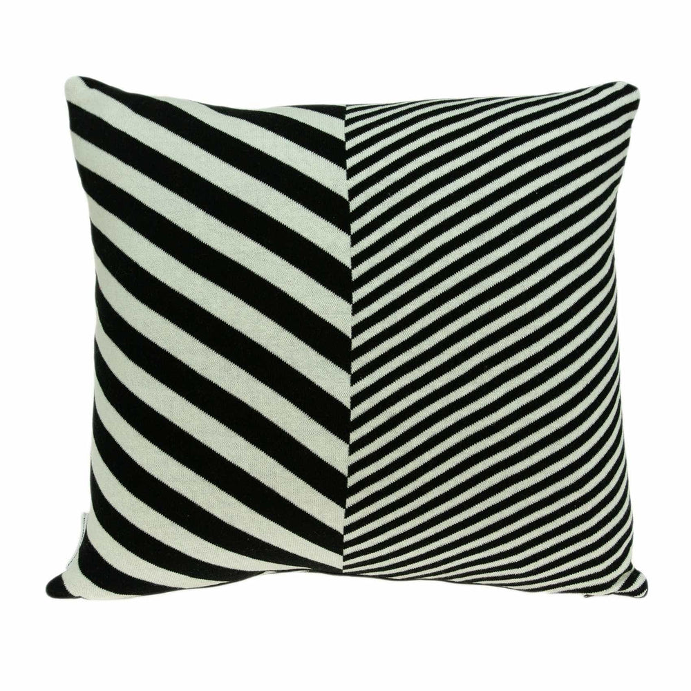18" X 5" X 18" Transitional White & Black Pillow Cover With Poly Insert - Homeroots - Flyclothing LLC
