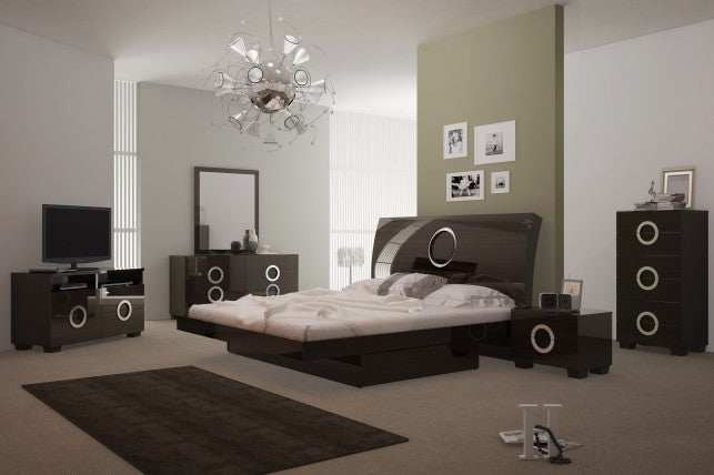 Four Piece Wood Brown Solid Wood Bedroom Set With Mirror - Homeroots - Flyclothing LLC