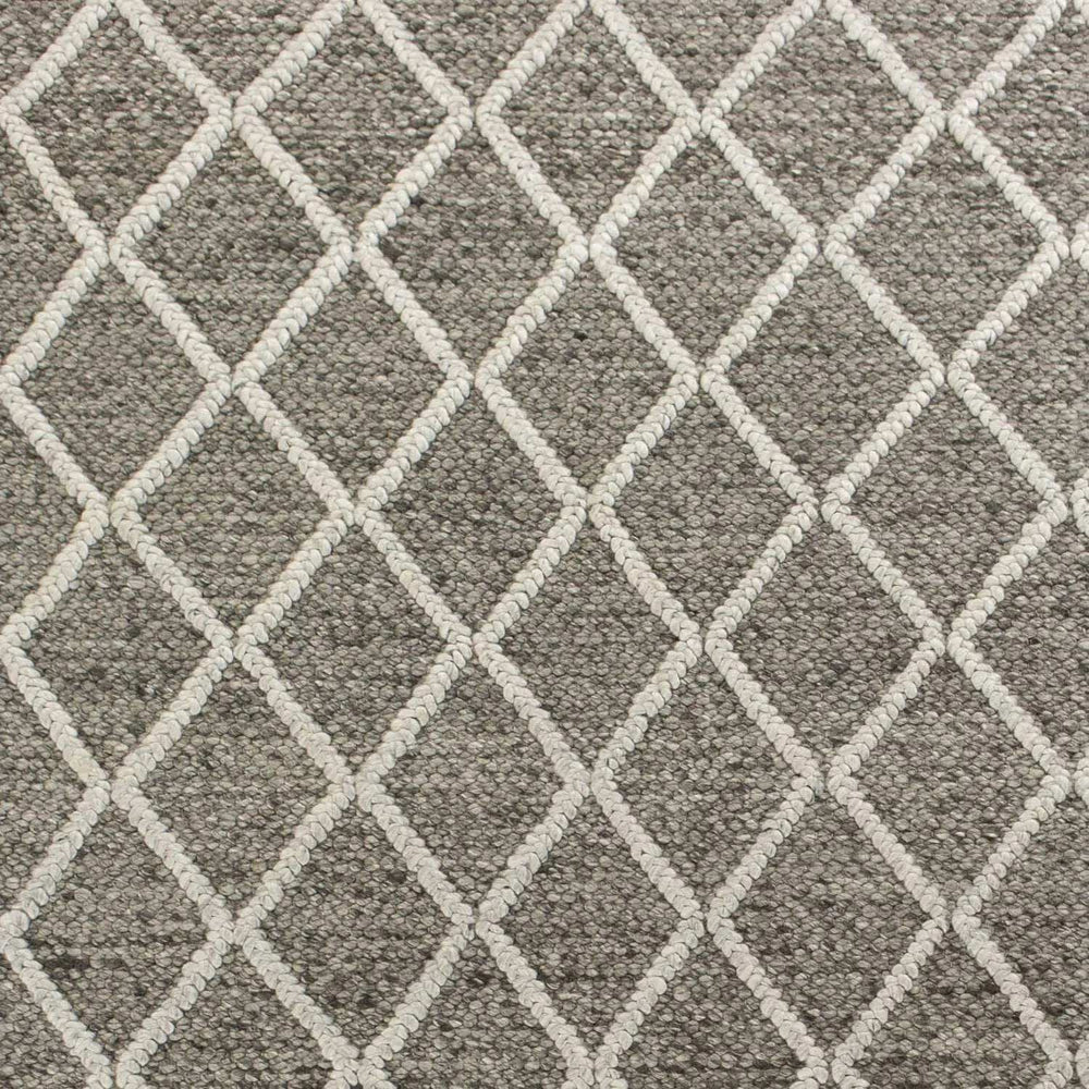3' X 5' Dark Grey Hand Woven Diamond Pattern Indoor Area Rug - Homeroots - Flyclothing LLC