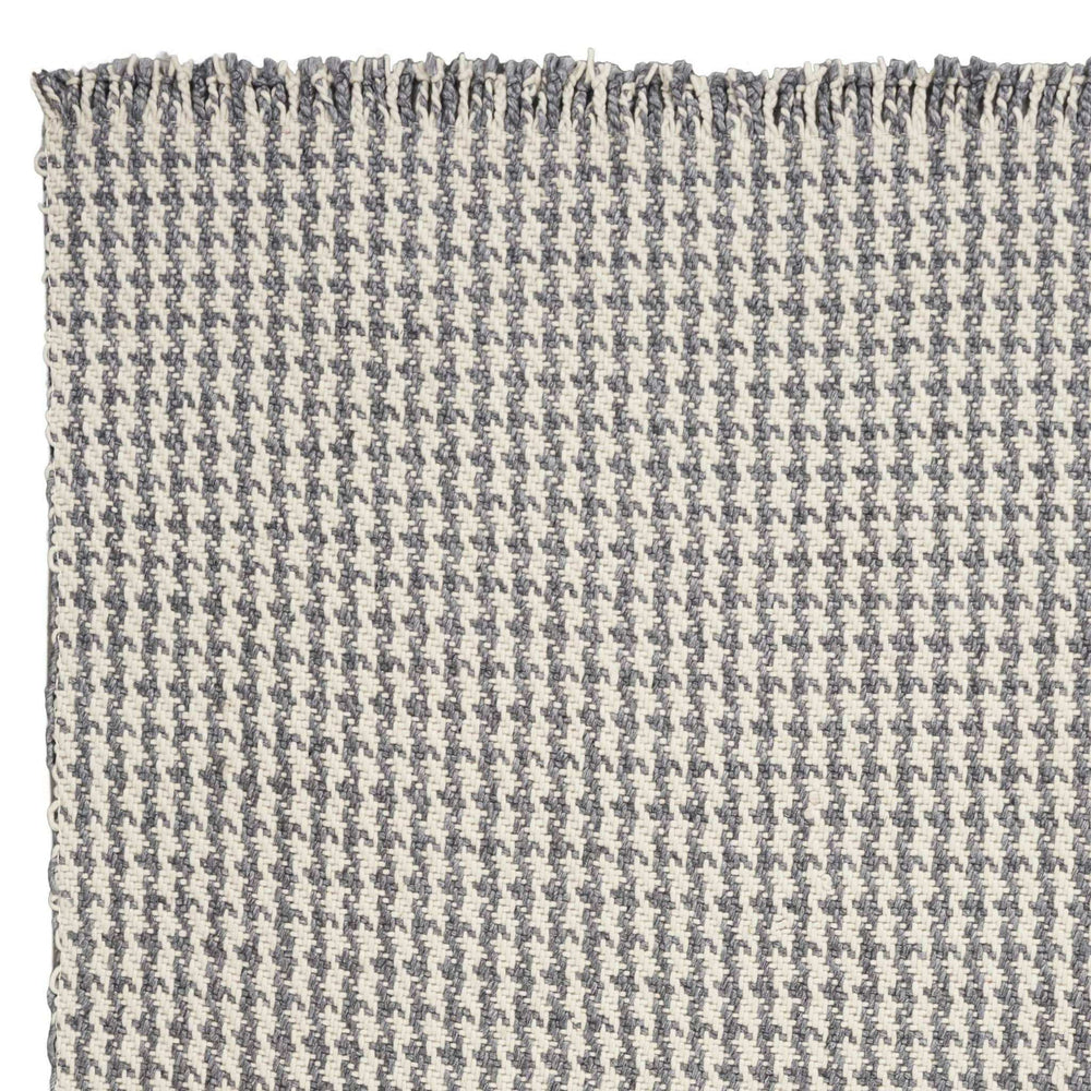 5' X 8' Ivory Or Grey Plaid Knitted Wool Indoor Area Rug With Fringe - Homeroots - Flyclothing LLC