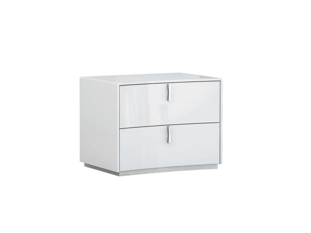 Four Piece White Solid and Manufactured Wood Bedroom Set With Mirror - Homeroots - Flyclothing LLC