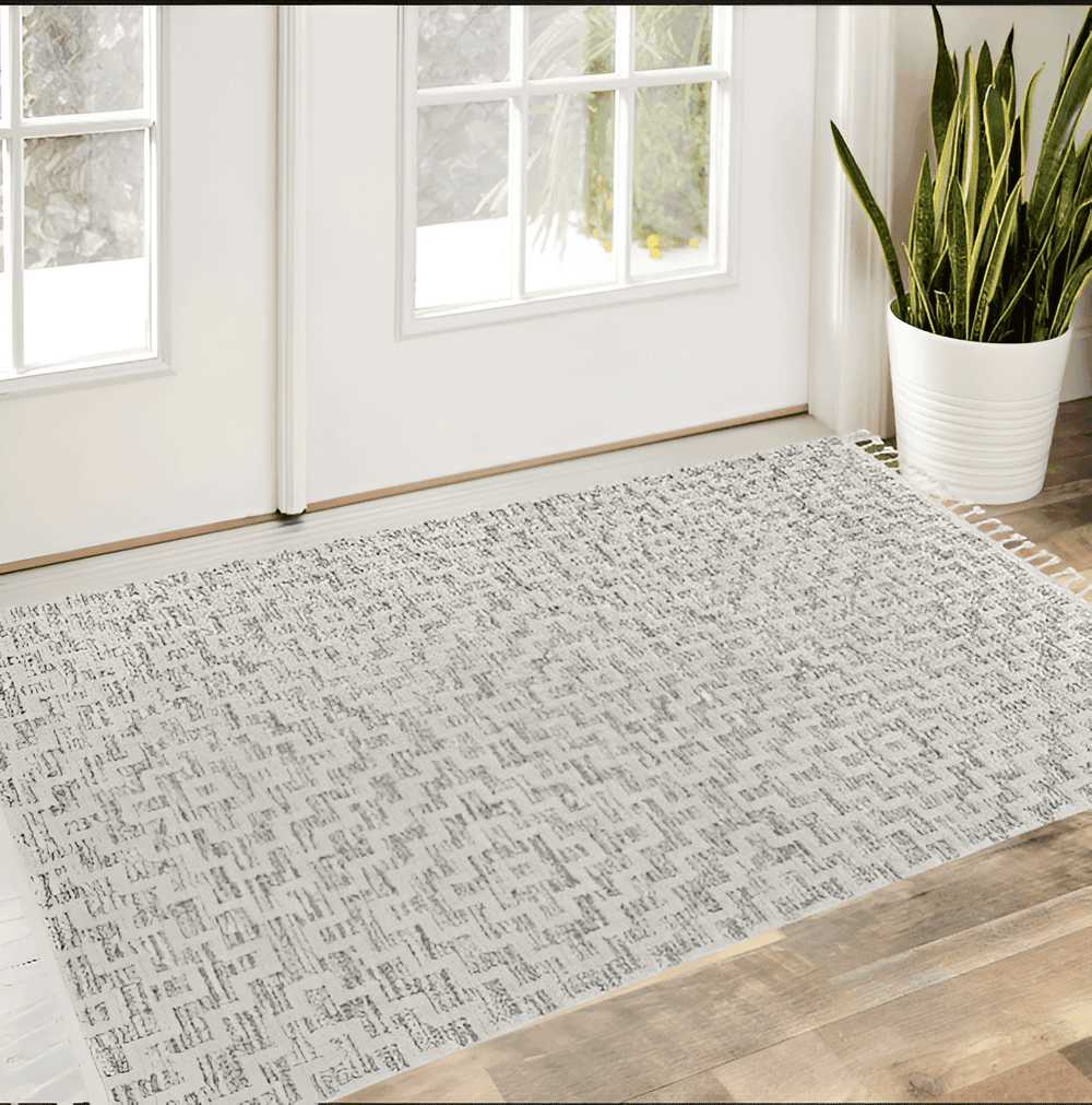 3' X 5' Ivory Grey Zigzag Diamonds Area Rug With Fringe - Homeroots - Flyclothing LLC