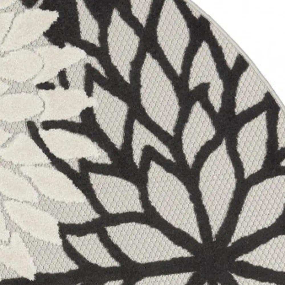 5' Round Black And White Round Floral Indoor Outdoor Area Rug - Homeroots - Flyclothing LLC