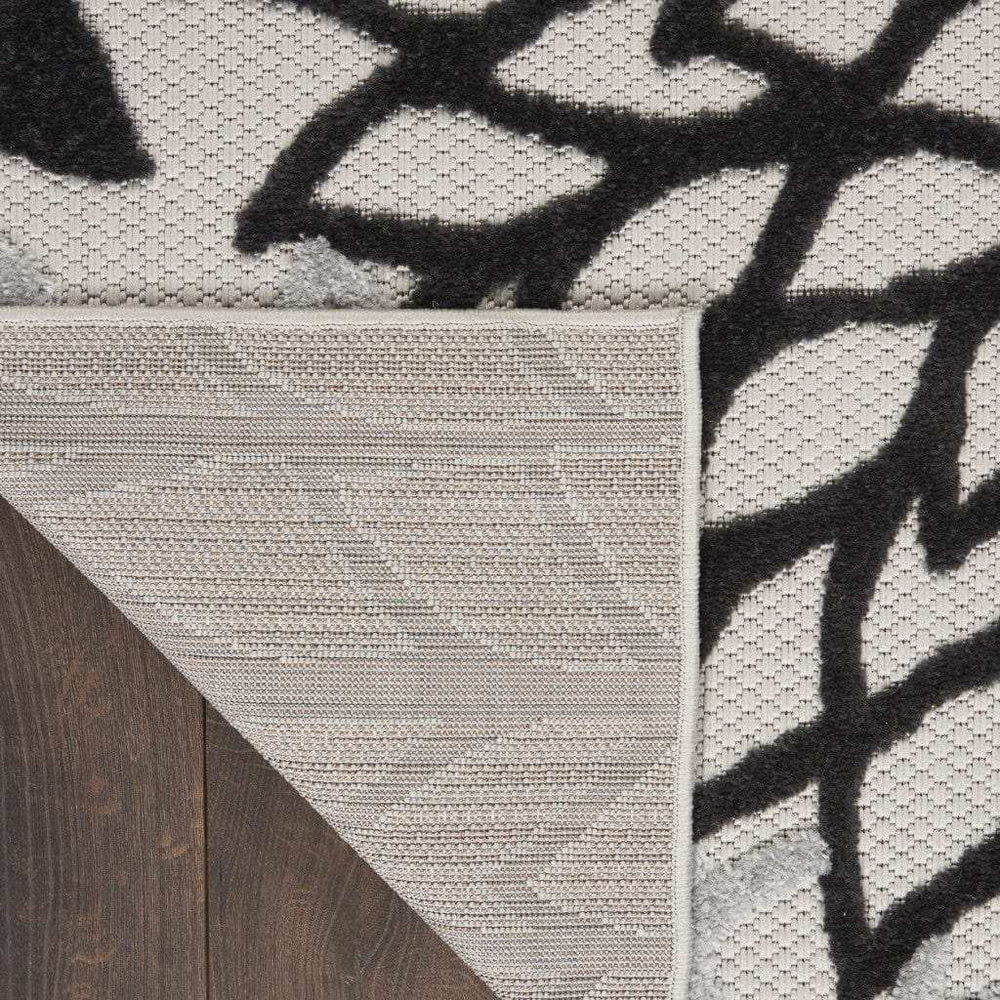 6' X 9' Black And White Floral Indoor Outdoor Area Rug - Homeroots - Flyclothing LLC