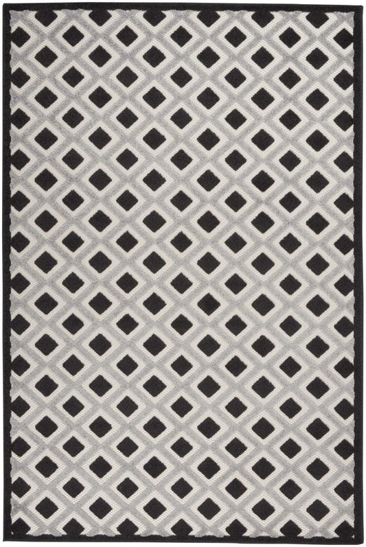 4' X 6' Black And White Geometric Indoor Outdoor Area Rug - Homeroots - Flyclothing LLC