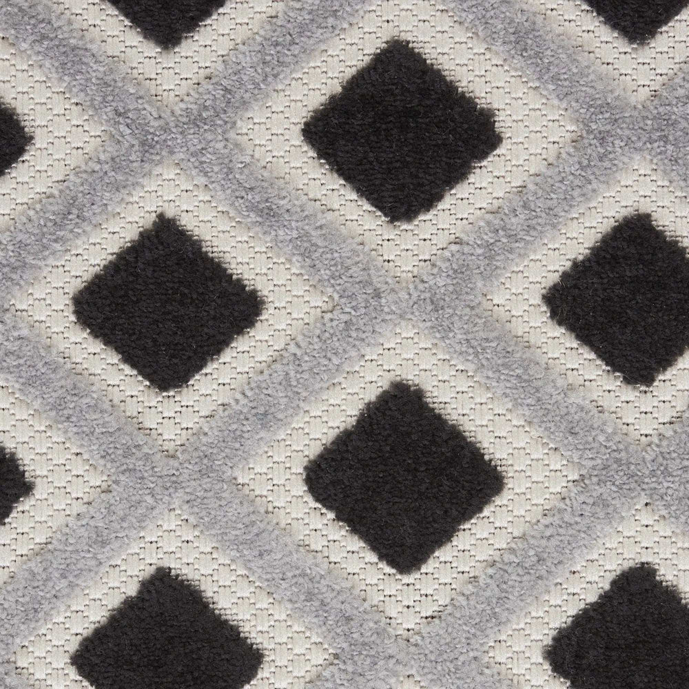 7' X 10' Black And White Geometric Indoor Outdoor Area Rug - Homeroots - Flyclothing LLC