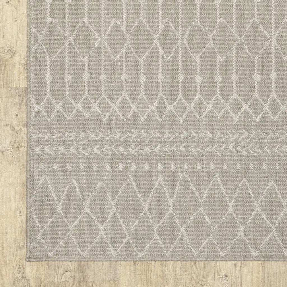 5' X 7' Gray and Ivory Indoor Outdoor Area Rug - Homeroots - Flyclothing LLC