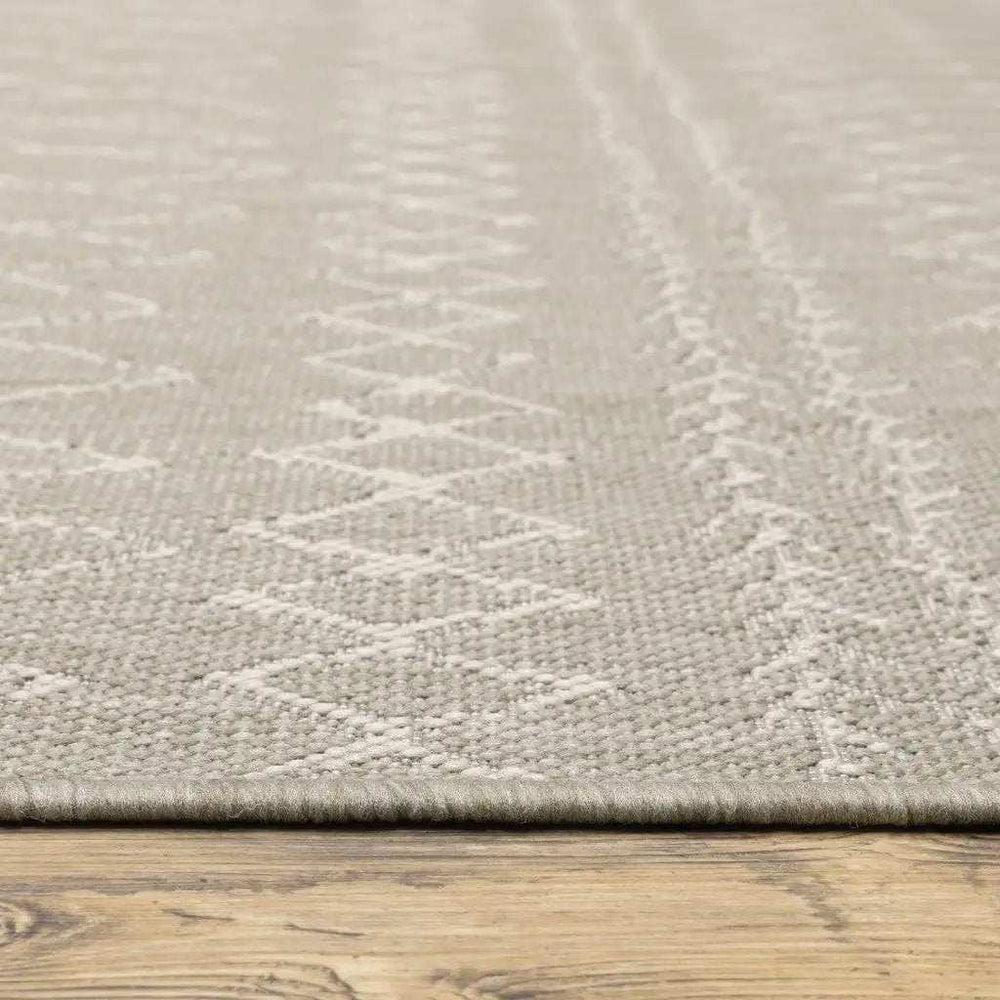 5' X 7' Gray and Ivory Indoor Outdoor Area Rug - Homeroots - Flyclothing LLC