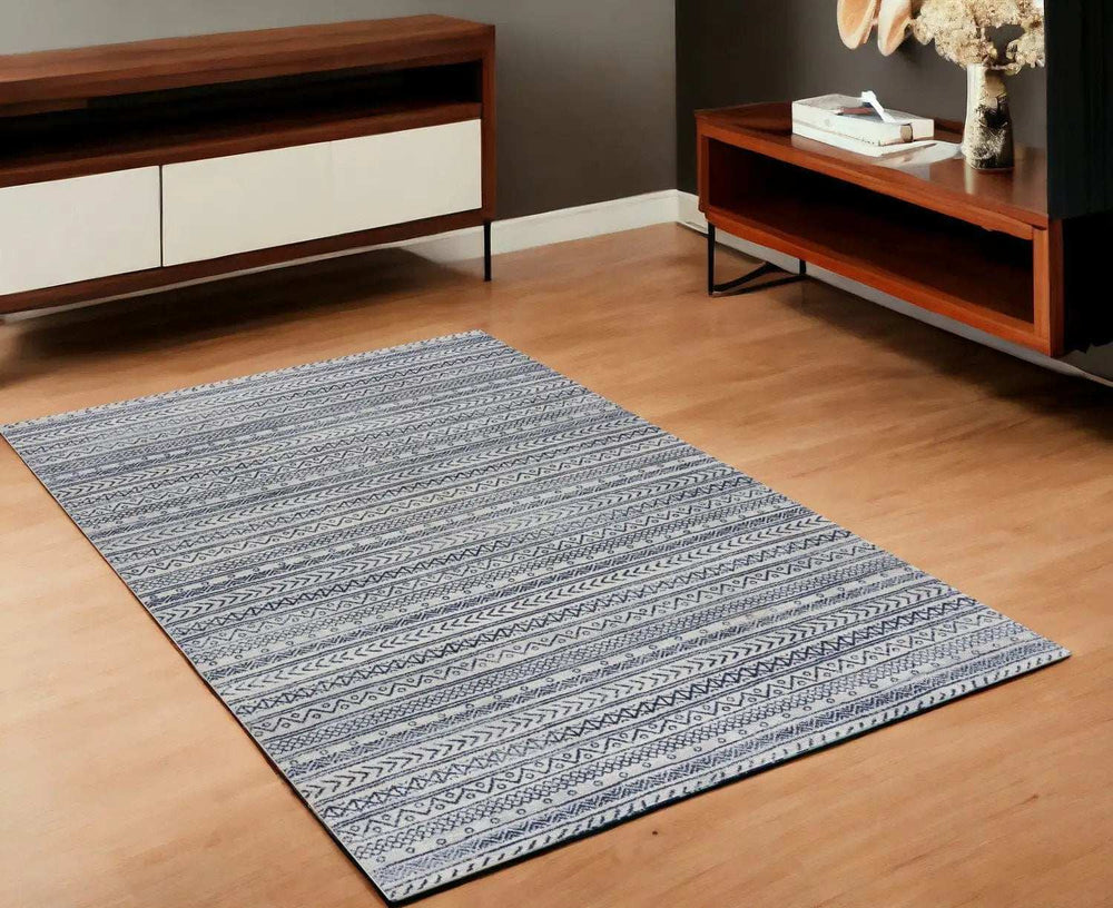 4' X 6' Navy Blue Decorative Stripes Area Rug - Homeroots - Flyclothing LLC