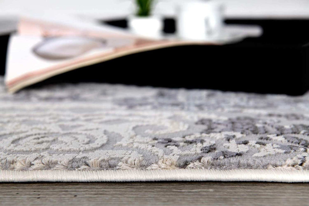 5' X 8' Cream And Gray Tinted Ogee Pattern Area Rug - Homeroots - Flyclothing LLC