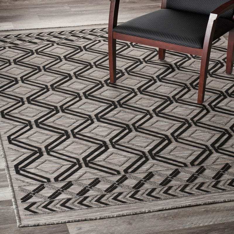 5' X 7' Black And Tan Indoor Outdoor Area Rug - Homeroots - Flyclothing LLC