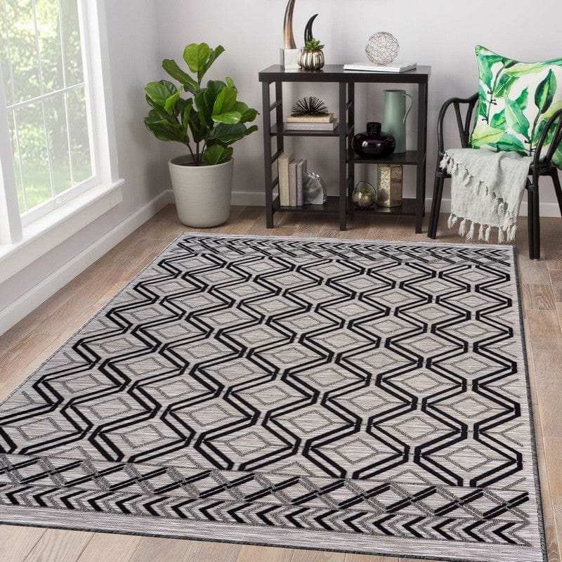 5' X 7' Black And Tan Indoor Outdoor Area Rug - Homeroots - Flyclothing LLC