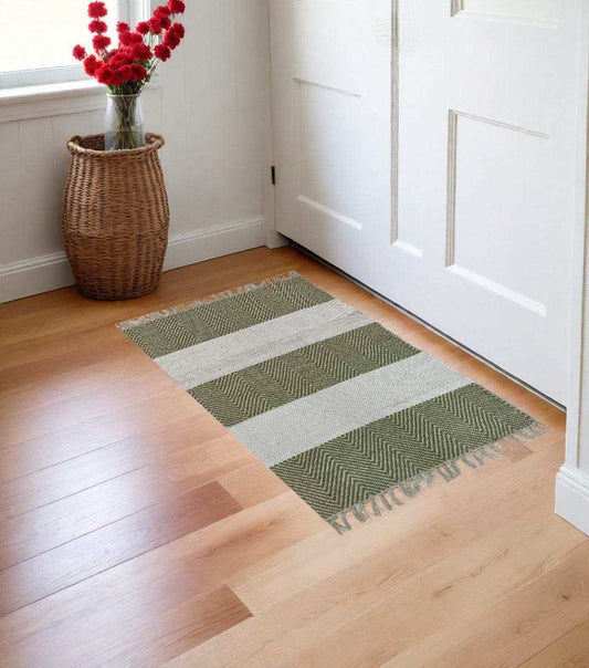 2' X 4' Green and White Hand Woven Area Rug - Homeroots - Flyclothing LLC