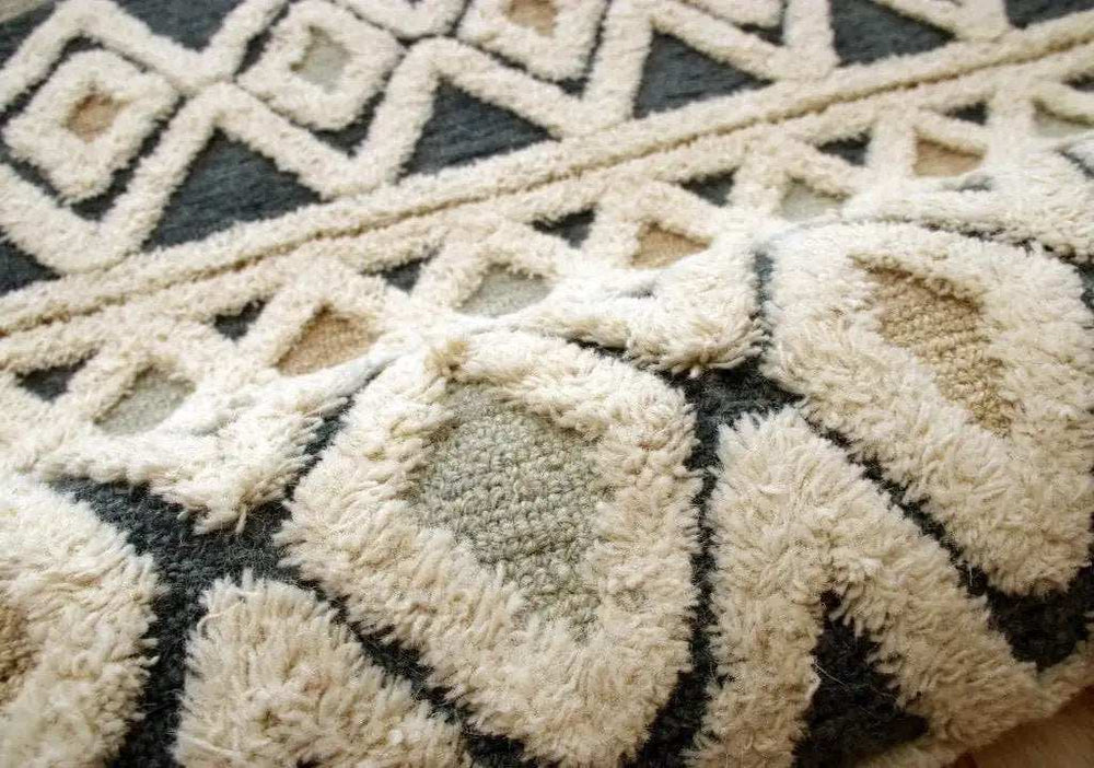 6' Round Blue and Cream Striped Diamonds Area Rug - Homeroots - Flyclothing LLC
