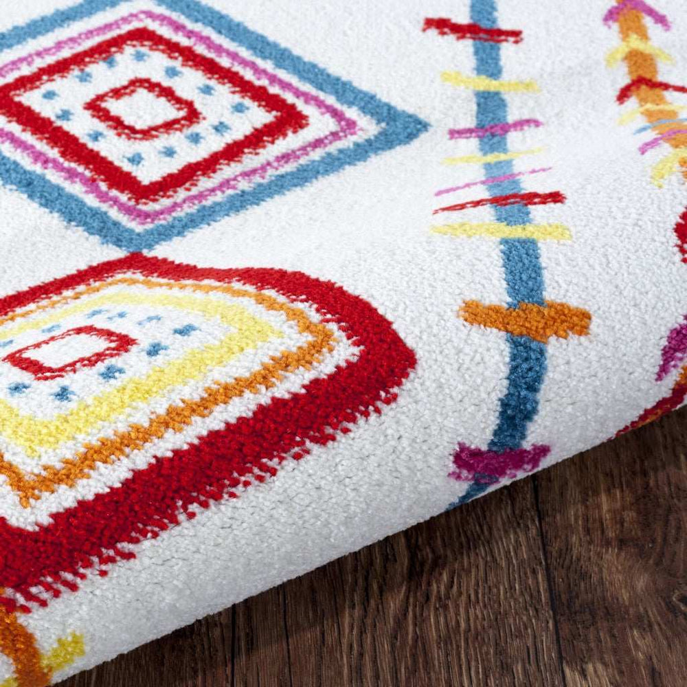 5' X 7' Red and White Diamonds Array Area Rug - Homeroots - Flyclothing LLC