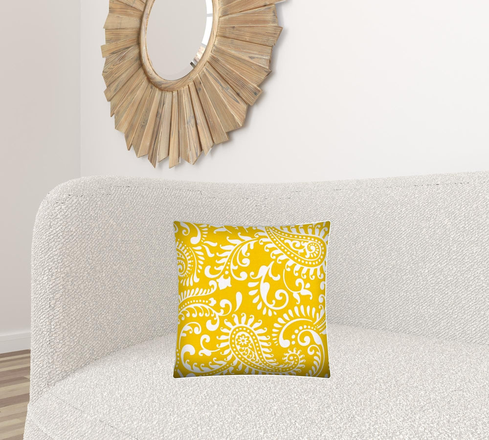 17" X 17" Cream And White Zippered Paisley Throw Indoor Outdoor Pillow - Homeroots - Flyclothing LLC