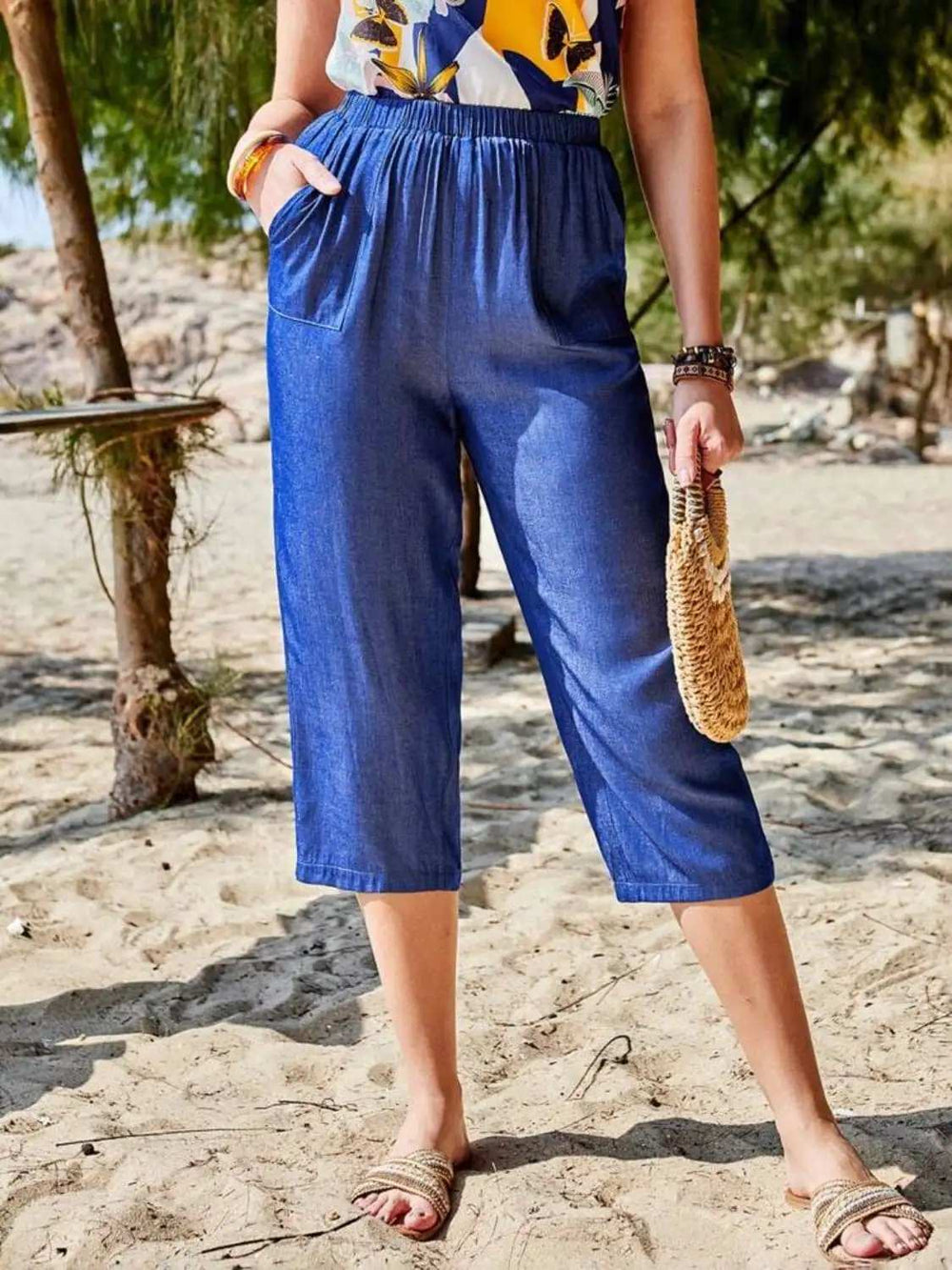 Pocketed Elastic Waist Capris - Trendsi - Flyclothing LLC