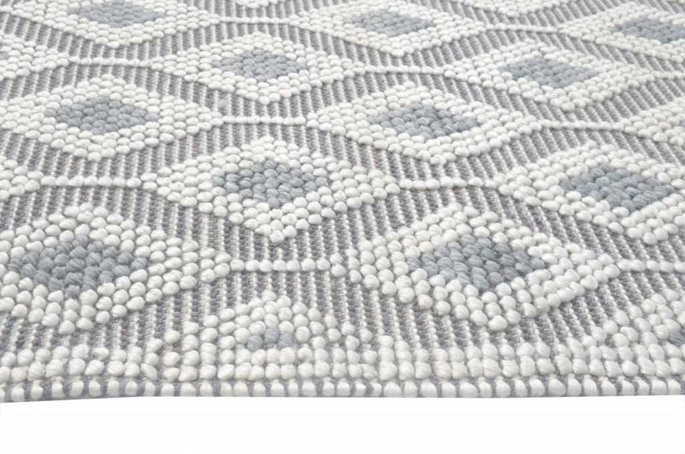 5' X 7' Gray and Ivory Geometric Handmade Area Rug - Homeroots - Flyclothing LLC