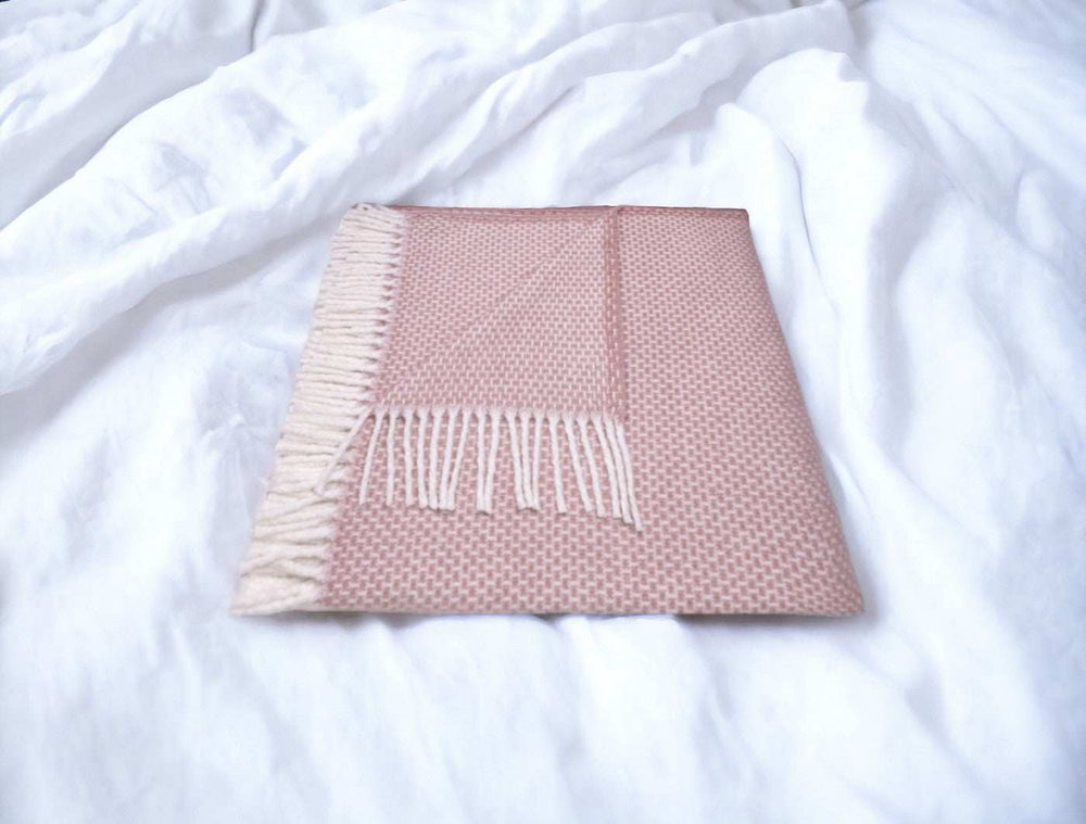Soft Dusty Rose Links Pattern Throw Blanket - Homeroots - Flyclothing LLC