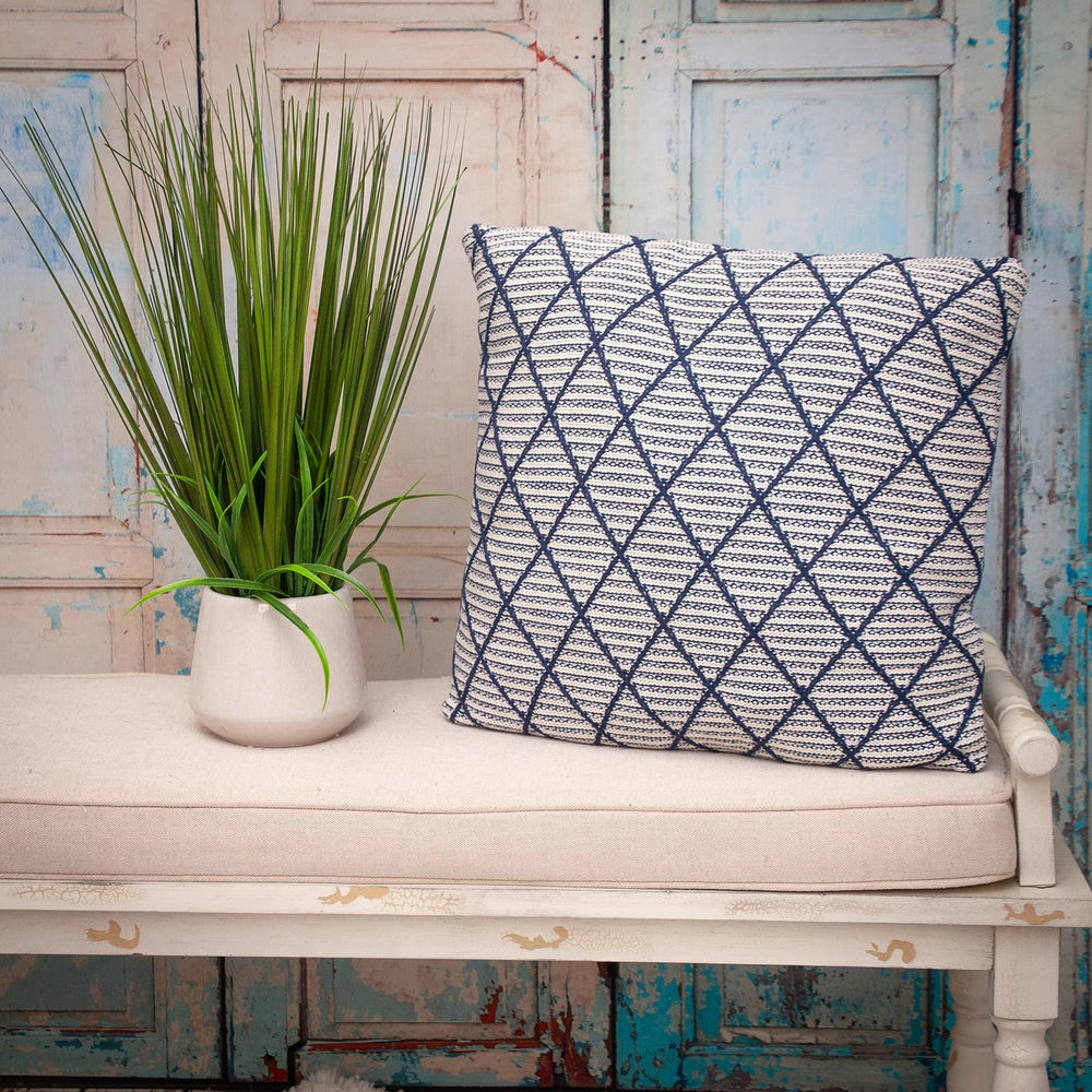 20" x 20" Blue Argyle Transitional Accent Throw Pillow - Homeroots - Flyclothing LLC
