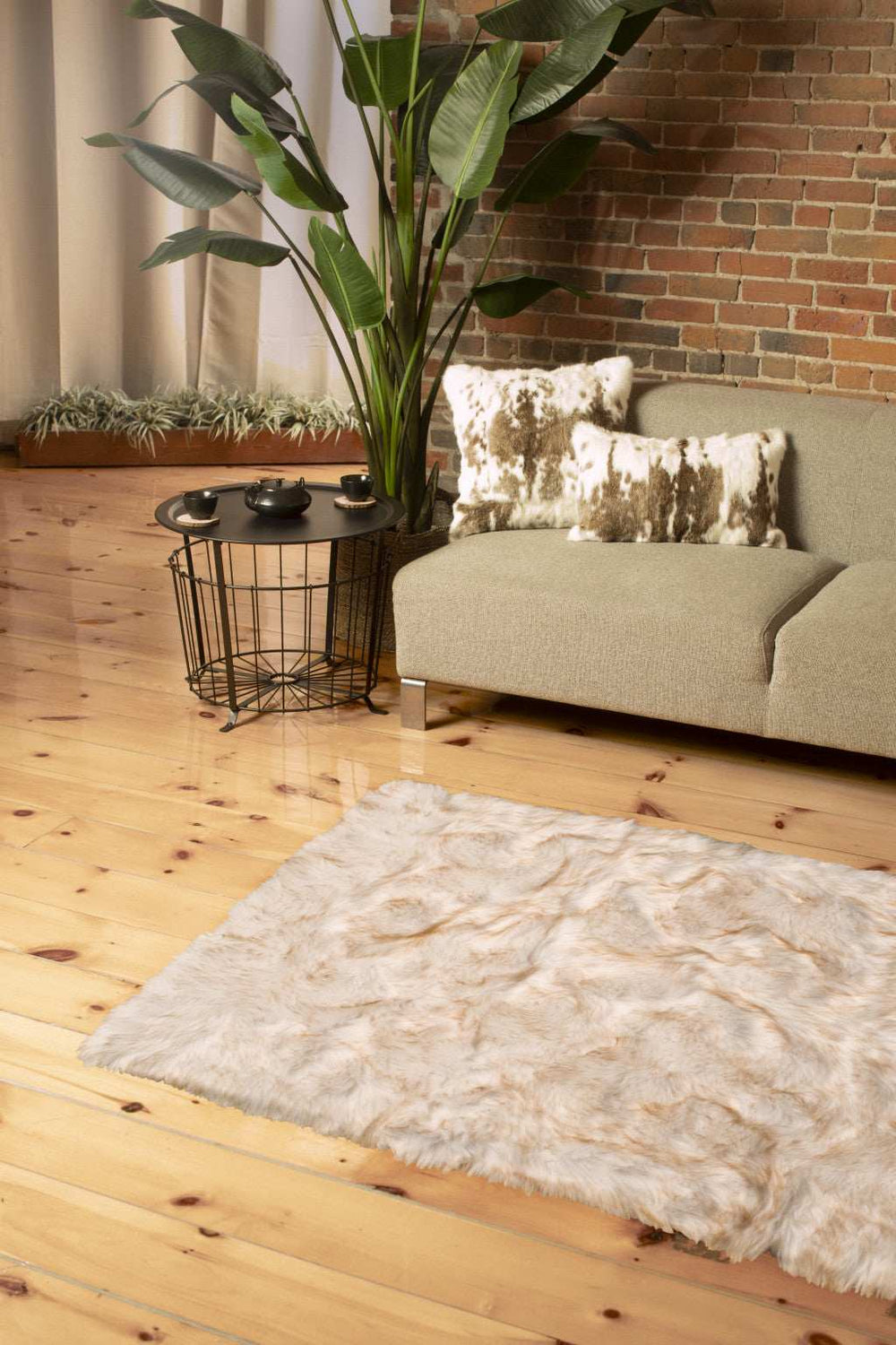 3' X 5' Ombre Tan Faux Fur Washable Non Skid Area Rug - Homeroots - Flyclothing LLC