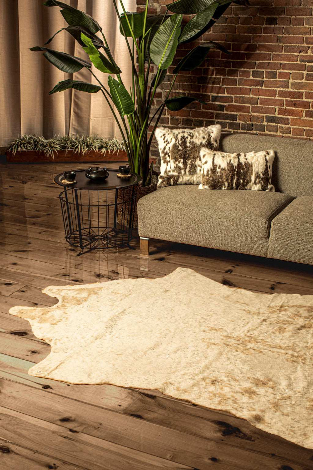 5' X 8' Off White And Silver Faux Cowhide Washable Non Skid Area Rug - Homeroots - Flyclothing LLC