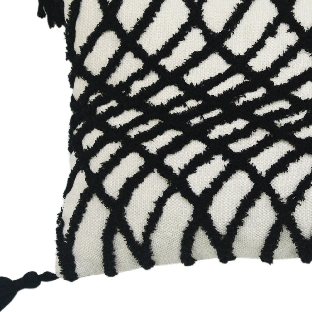 13" X 18" Black And White Geometric Zippered Polyester And Cotton Blend Throw Pillow With Tassels - Homeroots - Flyclothing LLC