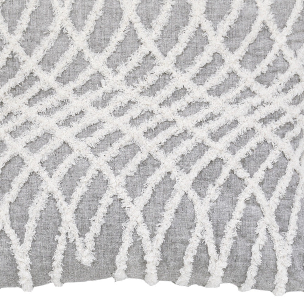 17" X 17" Grey And White Interlocking Zippered Polyester Throw Pillow With Tassels - Homeroots - Flyclothing LLC