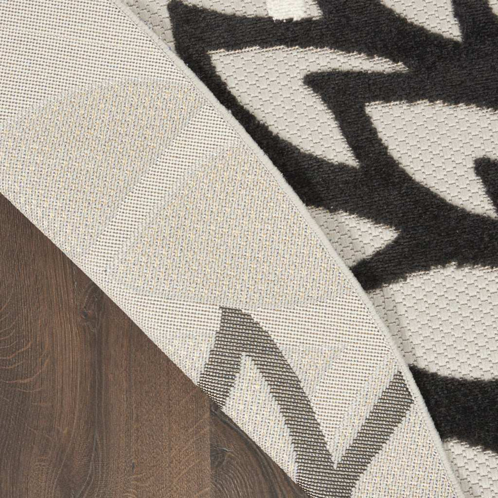 8' X 8' Black And White Round Floral Non Skid Indoor Outdoor Area Rug - Homeroots - Flyclothing LLC