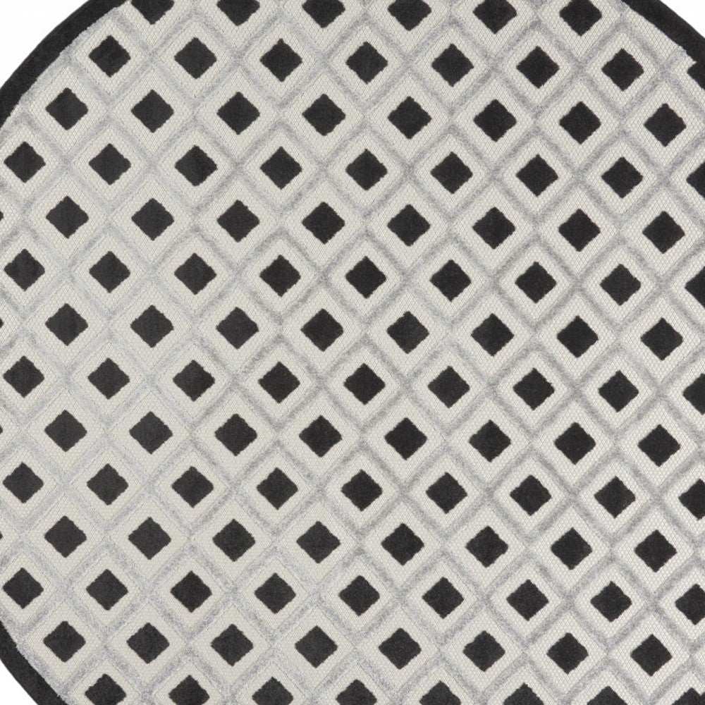 8' X 8' Black And White Round Gingham Non Skid Indoor Outdoor Area Rug - Homeroots - Flyclothing LLC