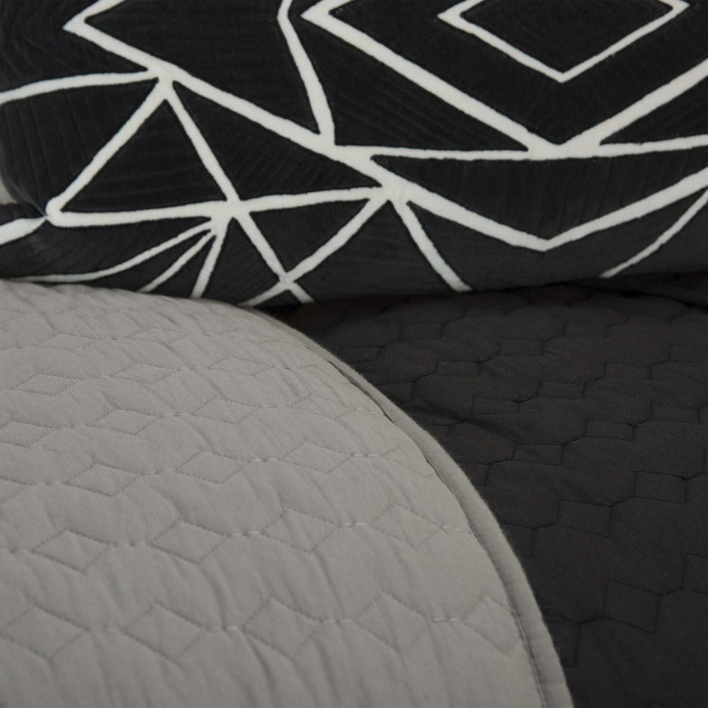 Black Queen 100% Cotton 300 Thread Count Machine Washable Down Alternative Comforter - Homeroots - Flyclothing LLC