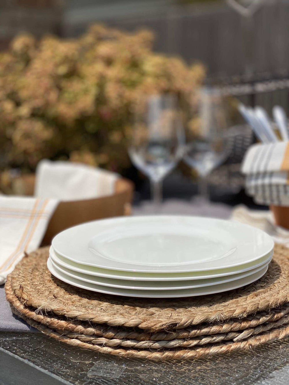 White Sixteen Piece Round Bone China Service For Four Dinnerware Set - Homeroots - Flyclothing LLC