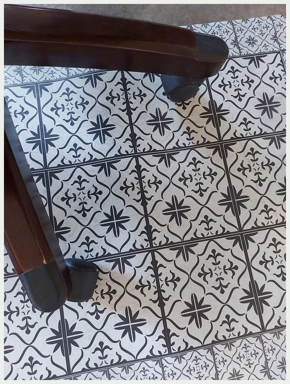 2' X 5' Dark Gray And White Tile Printed Vinyl Area Rug with UV Protection - Homeroots - Flyclothing LLC