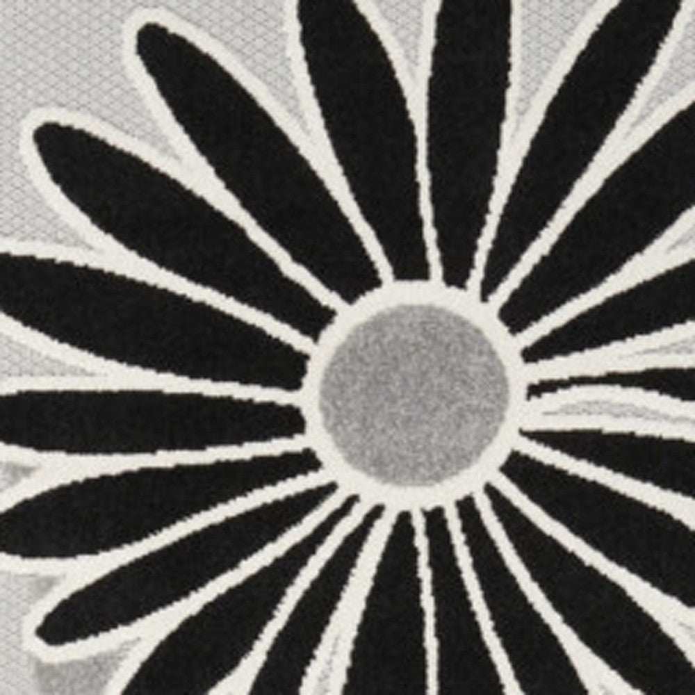 4' X 6' Black White Floral Stain Resistant Non Skid Area Rug - Homeroots - Flyclothing LLC
