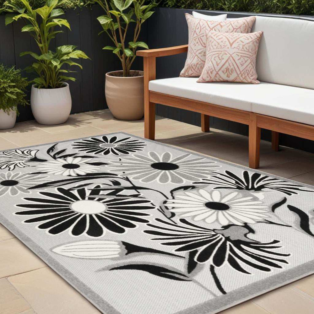 8' X 11' Black And White Floral Stain Resistant Non Skid Area Rug - Homeroots - Flyclothing LLC