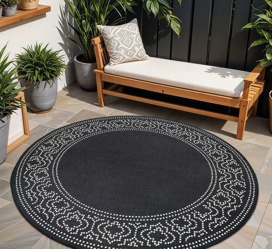 8' X 8' Black and Ivory Round Stain Resistant Indoor Outdoor Area Rug - Homeroots - Flyclothing LLC