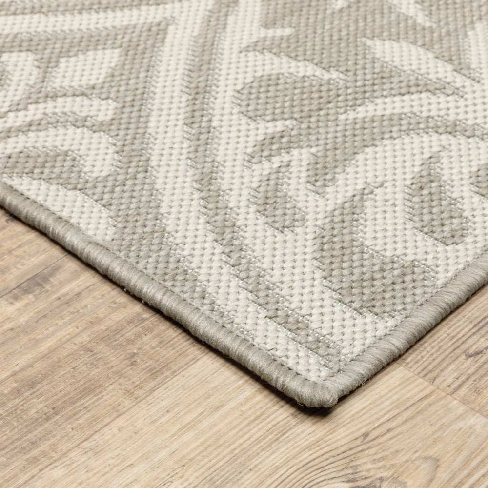 5' X 7' Gray and Ivory Floral Stain Resistant Indoor Outdoor Area Rug - Homeroots - Flyclothing LLC
