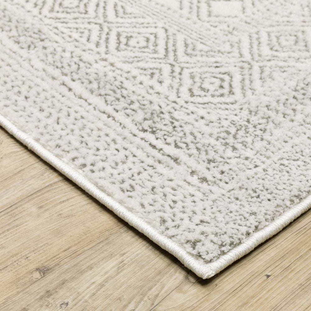 3' X 5' White And Grey Oriental Power Loom Stain Resistant Area Rug - Homeroots - Flyclothing LLC