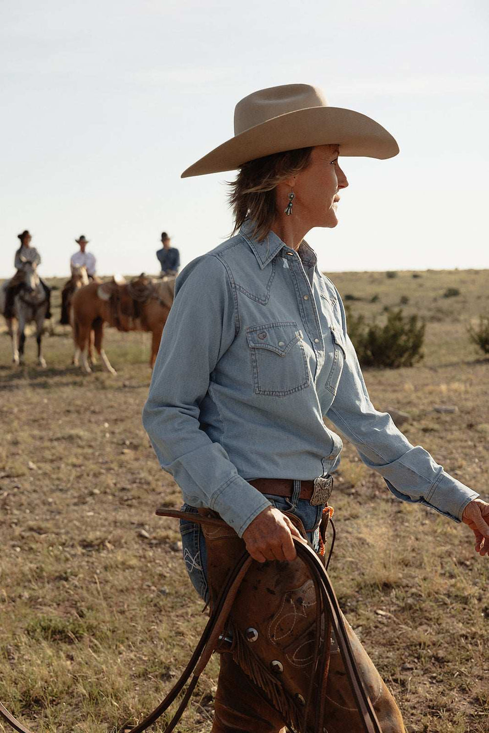 Women's Cowboygirl Light Wash Denim Shirt with Embroidery - Ely Cattleman - Flyclothing LLC