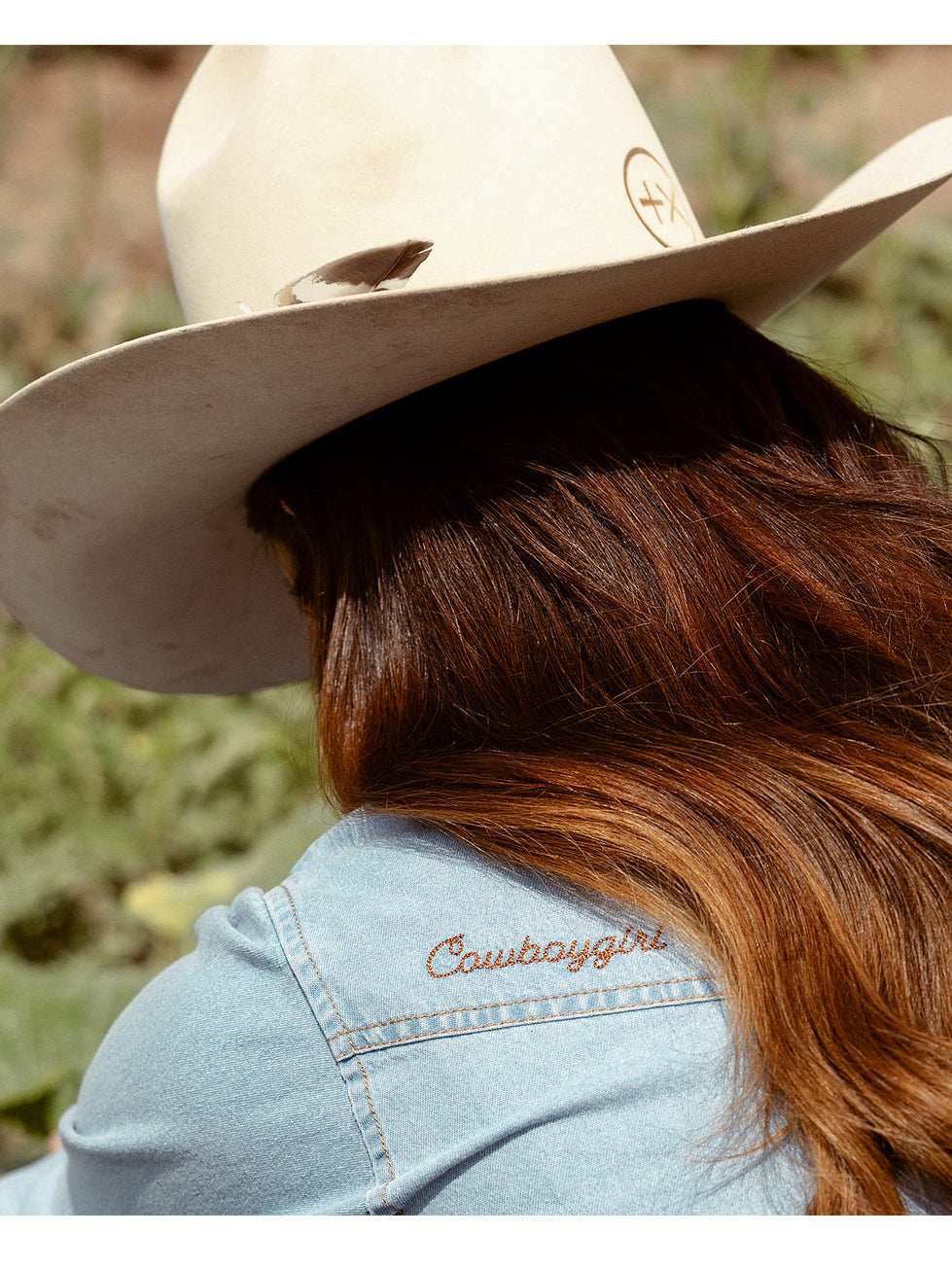 Women's Cowboygirl Light Wash Denim Shirt with Embroidery - Ely Cattleman - Flyclothing LLC
