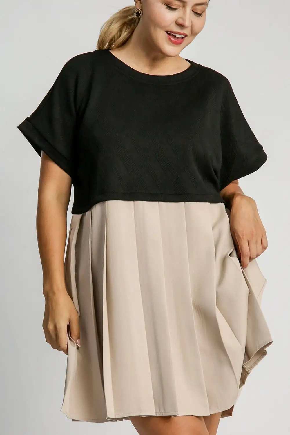 Umgee Full Size Round Neck Pleated Dress with Side Pockets Plus Size - Trendsi - Flyclothing LLC