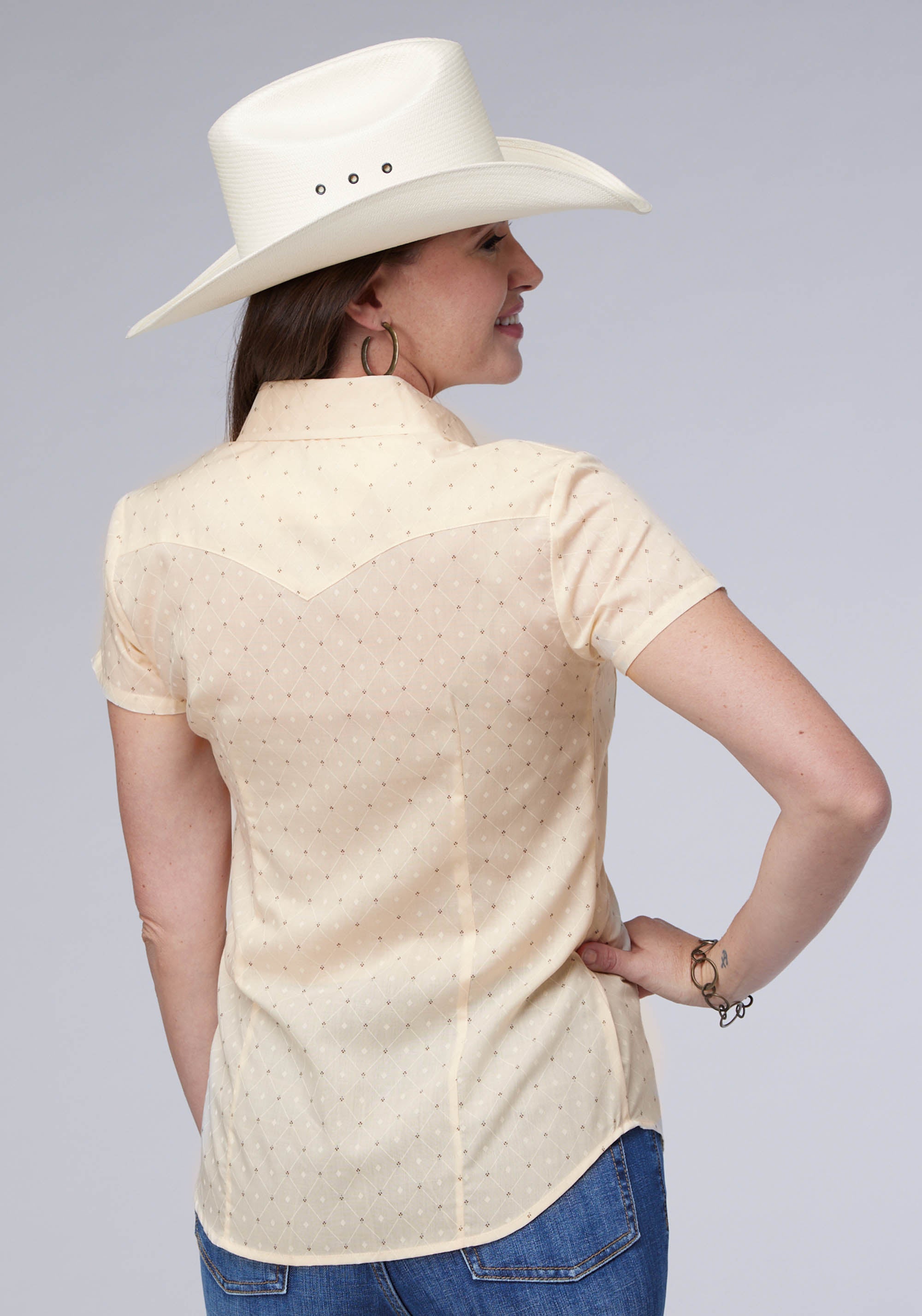 Roper Womens Cream White Diamond Wallpaper Print Short Sleeve Snap Western Shirt