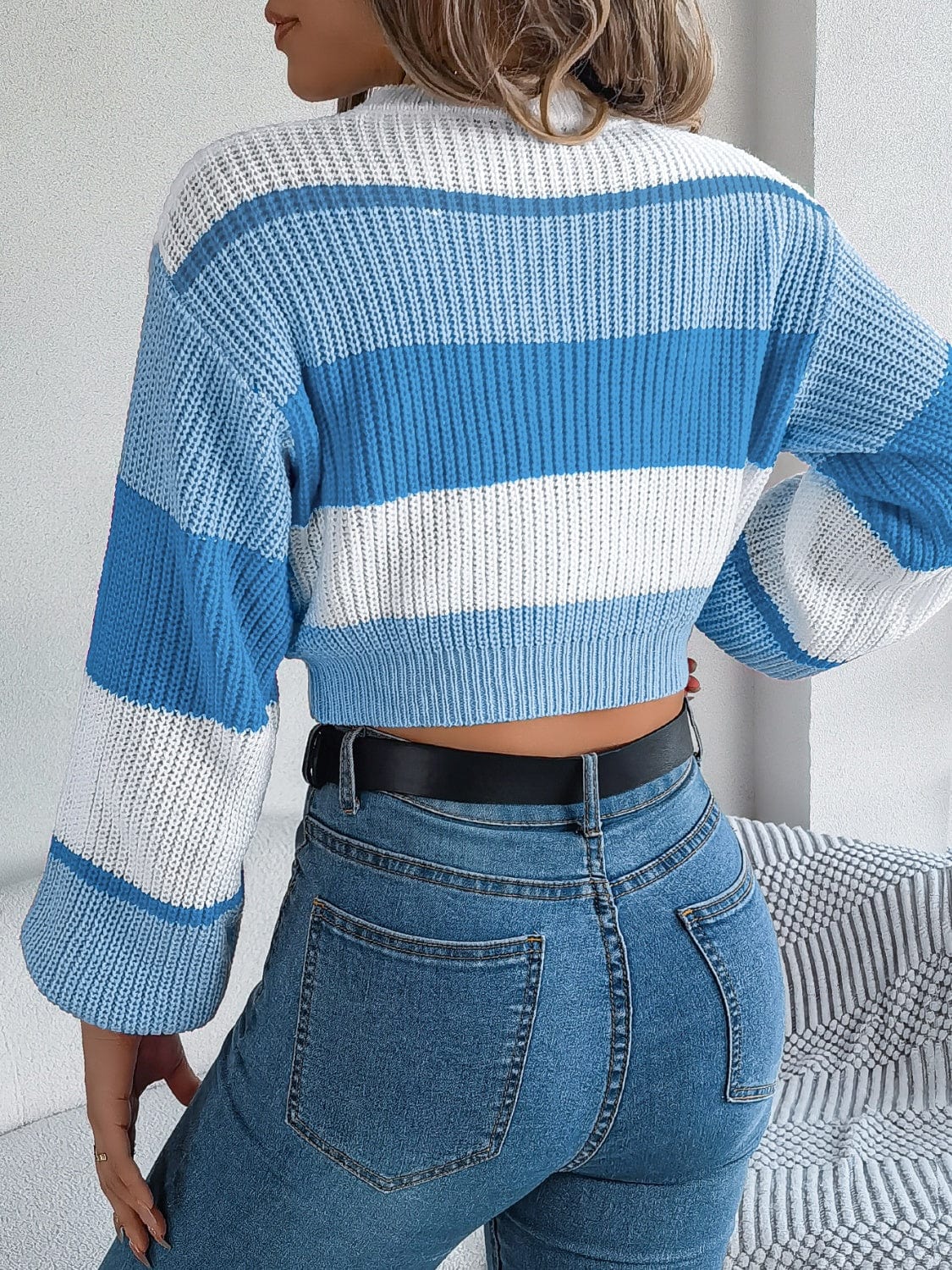 Color Block Round Neck Cropped Sweater - Trendsi