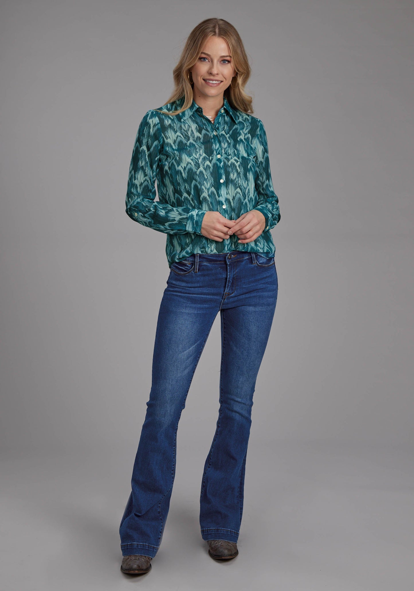 Roper Womens Teal Feather Print Georgette Long Sleeve Button Western Shirt