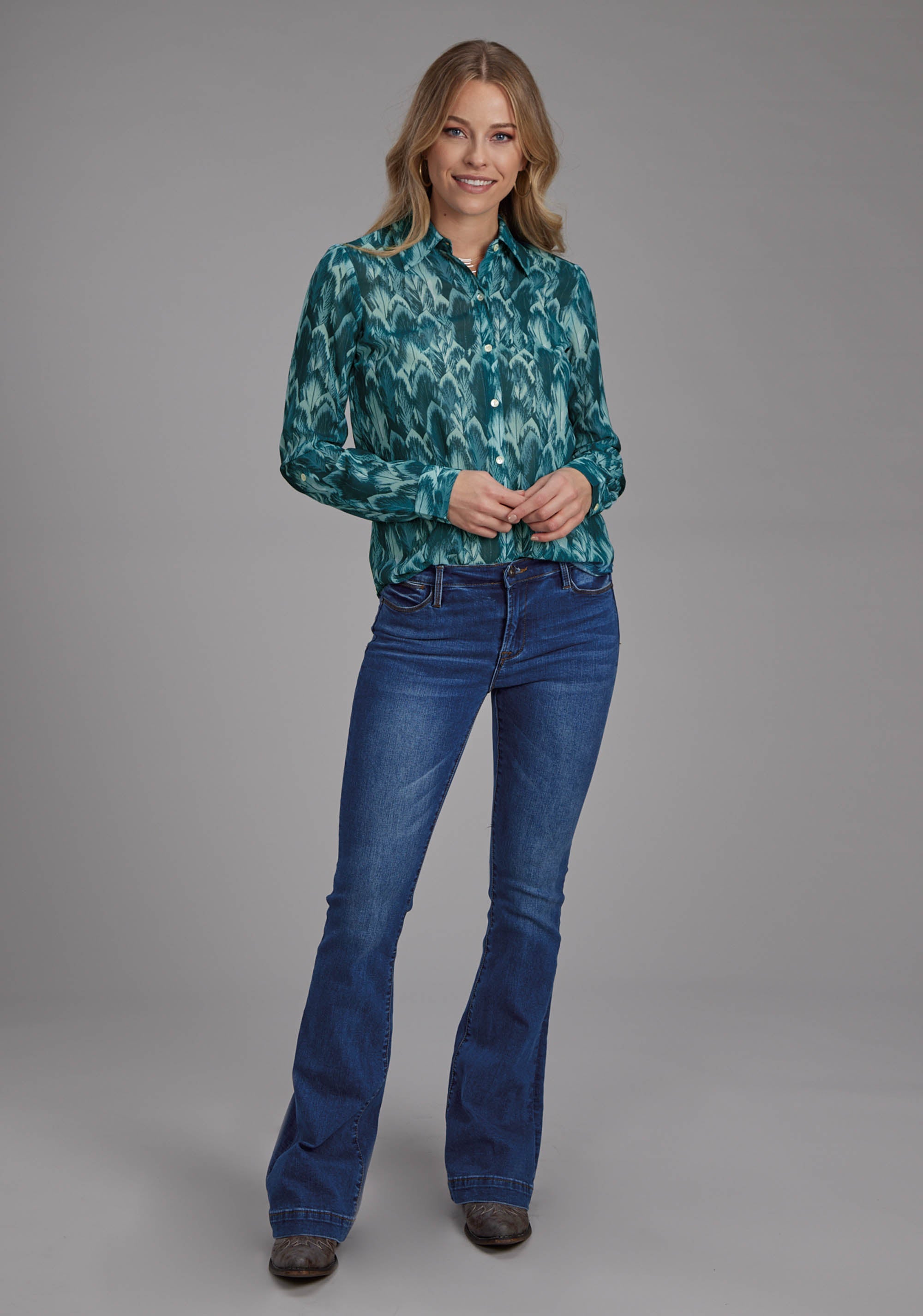 Roper Womens Teal Feather Print Georgette Long Sleeve Button Western Shirt
