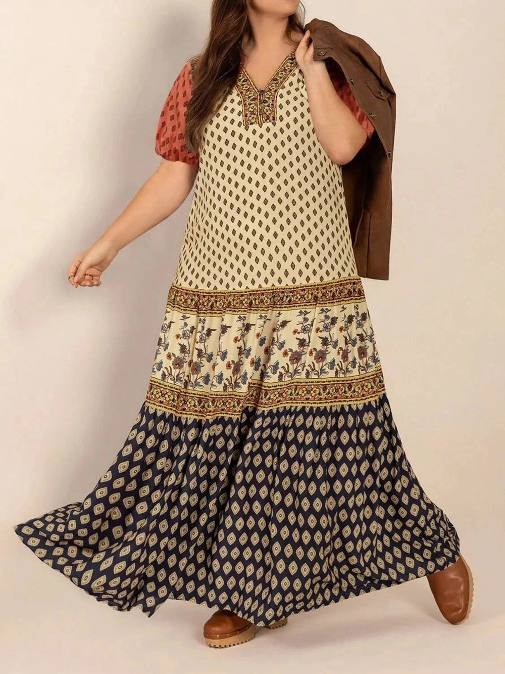 Plus Size Ruched Printed Short Sleeve Midi Dress - Trendsi