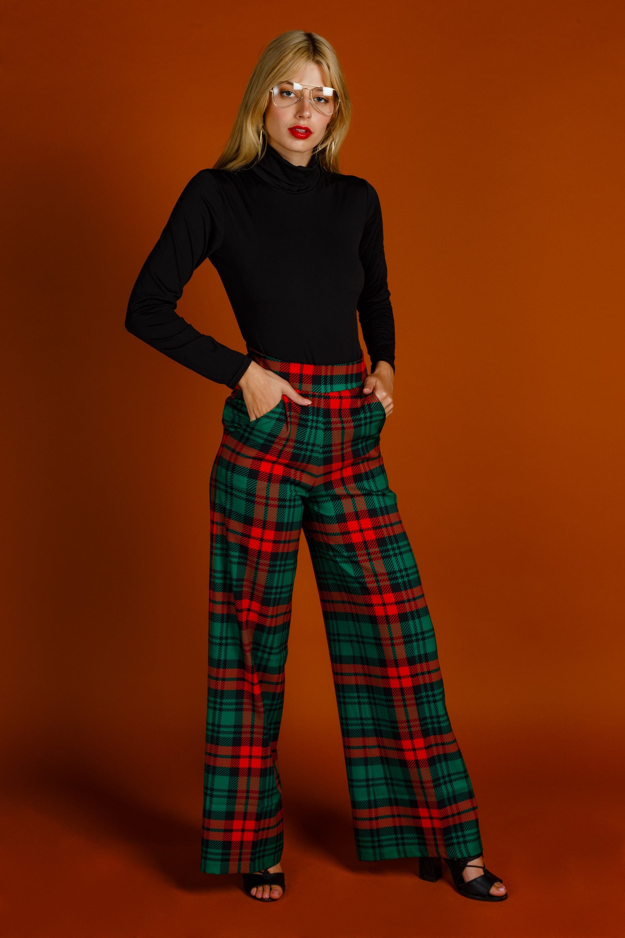 The Lincoln Log Love Lady | Women's Green Plaid Christmas Pants - Shinesty